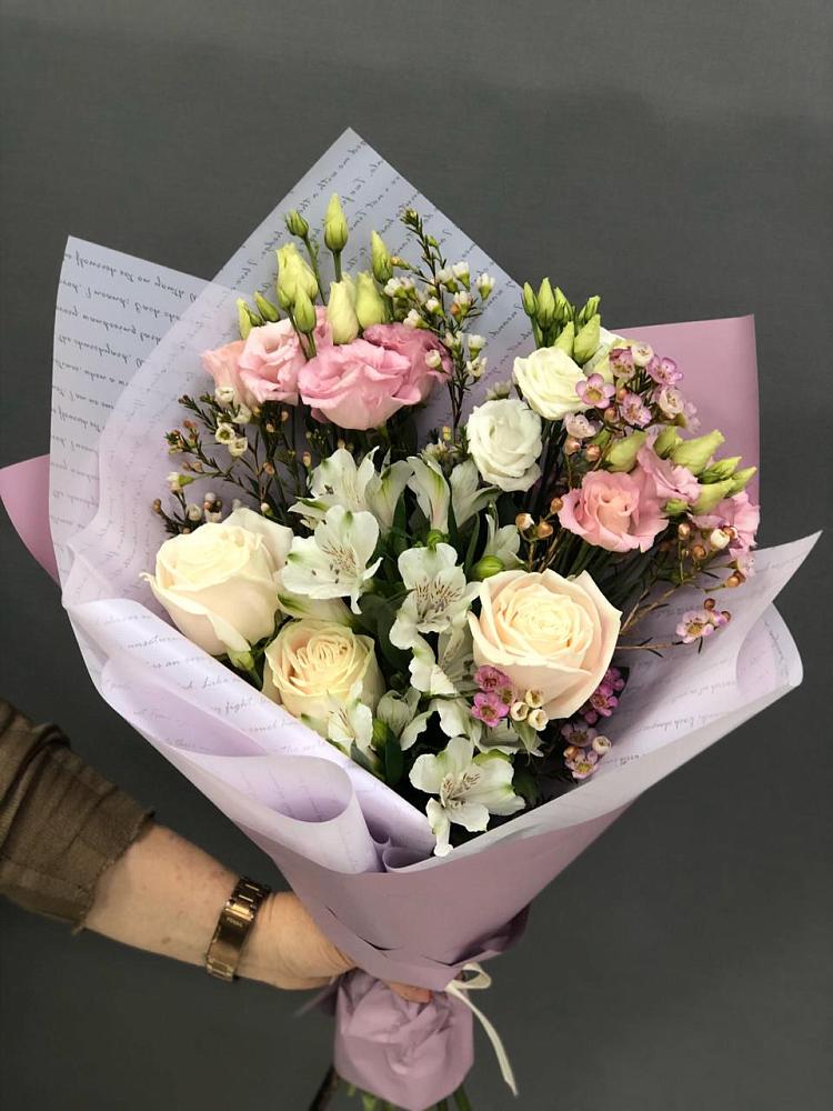 Букет цветов из: Альстромерии, Розы и Лизиантусы в Алексеевске