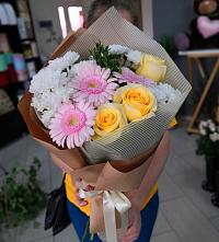 Букет цветов из:  Герберы, Розы и Хризантемы в Алексеевске