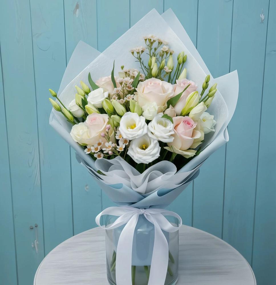 Букет цветов из: Розы и Лизиантусы в Алексеевске