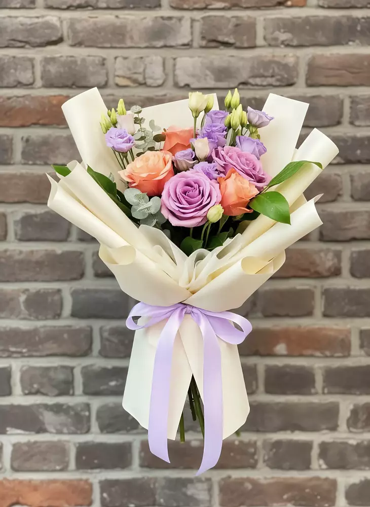 Букет цветов из: Лизиантусы и Розы в Алексеевске