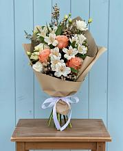 Букет цветов из:  Альстромерии, Лизиантусы, Розы и Хризантемы в Алексеевске