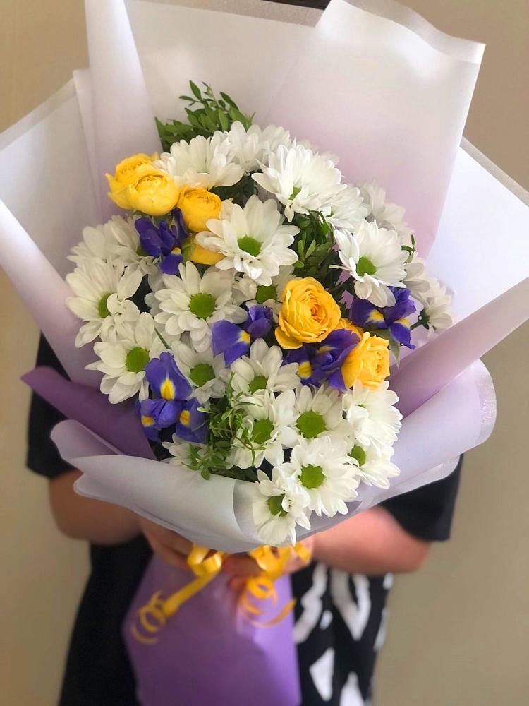 Букет цветов из: Ирисы, Хризантемы и Розы в Алексеевске