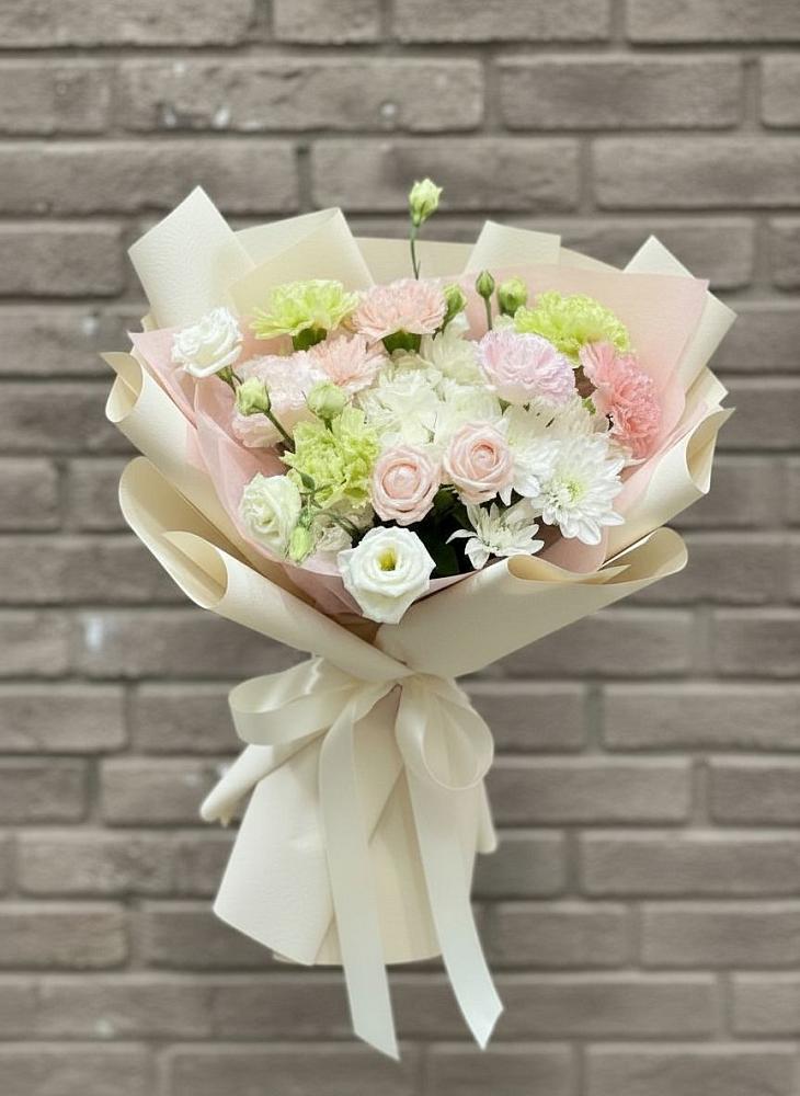 Букет цветов из: Гвоздики, Розы, Лизиантусы и Хризантемы в Алексеевске