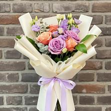 Букет цветов из:  Лизиантусы и Розы в Алексеевске