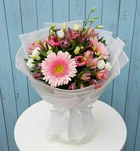 Букет цветов из:  Герберы, Альстромерии и Лизиантусы в Алексеевске