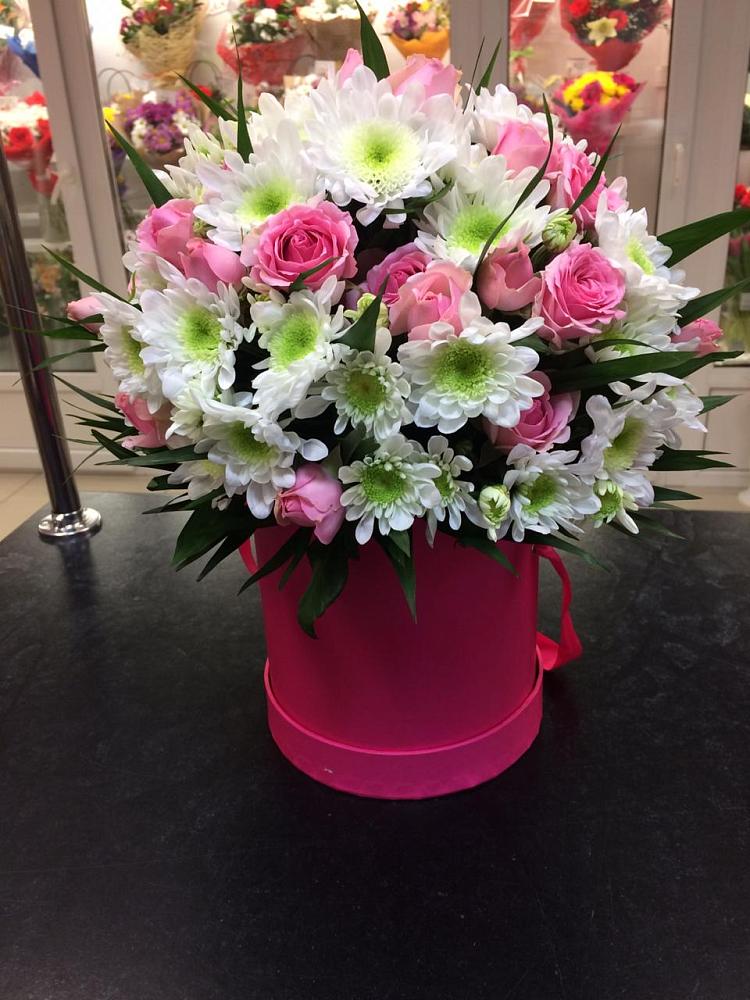 Цветочная композиция из Розы и Хризантемы в шляпной коробке в Алексеевске