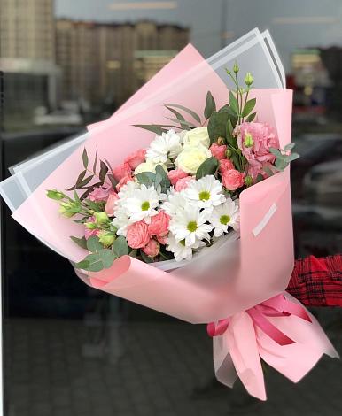 Букет цветов из: Розы, Лизиантусы и Хризантемы в Алексеевске