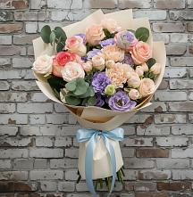 Букет цветов из:  Розы, Лизиантусы и Гвоздики в Алексеевске