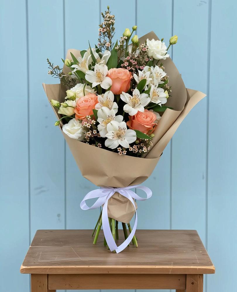 Букет цветов из: Альстромерии, Лизиантусы, Розы и Хризантемы в Алексеевске