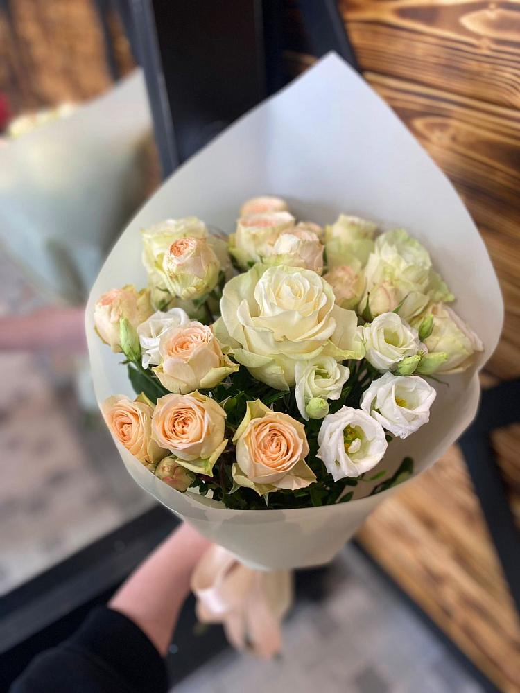 Букет цветов из: Розы и Лизиантусы в Алексеевске